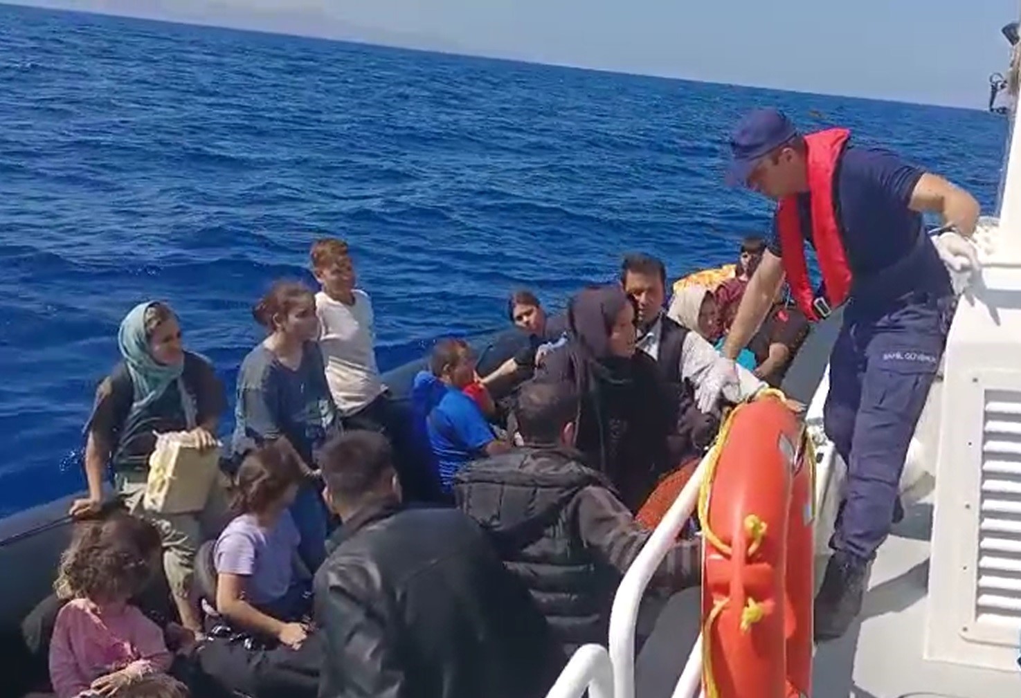 Ayvacık açıklarında 32 kaçak göçmen kurtarıldı