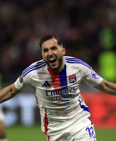 Rayan Cherki, Manchester City’ye imza attı