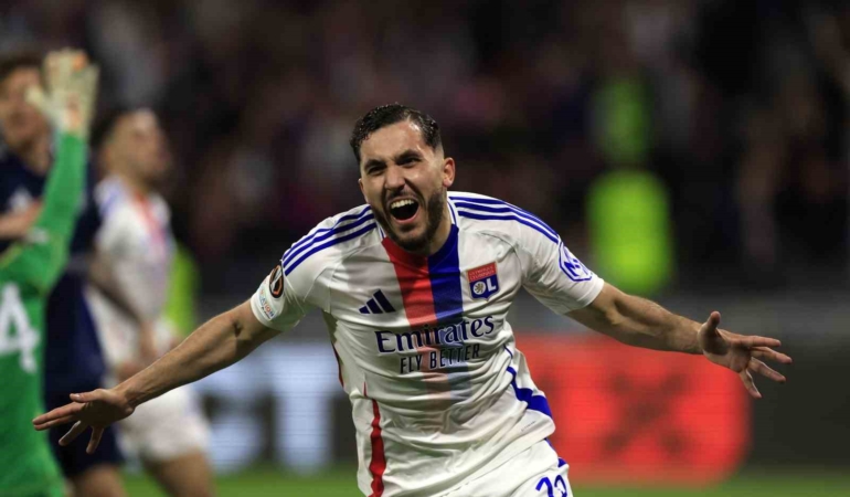 Rayan Cherki, Manchester City’ye imza attı
