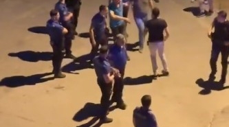 Silahlı şahıs polise direndi, teslim oldu