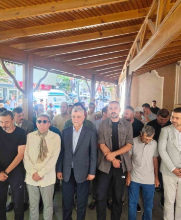Bakan Bolat, eşinin teyzesinin cenaze namazına katıldı