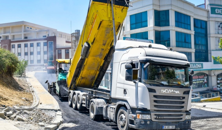 Esenyurt Belediyesi’nin Fatih Mahallesi’ndeki asfalt ve çevre düzenleme çalışmaları tamamlandı
