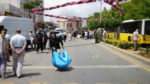 Başakşehir’de indirim izdihamı: Vatandaşlar fenalaştı, mağaza öğleden sonra kapandı