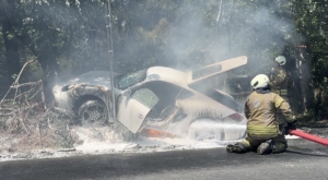 Sarıyer’de kaza yapan 10 milyon liralık Porsche alev aldı, sürücü son anda kurtuldu
