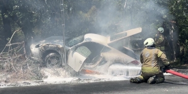 Sarıyer’de kaza yapan 10 milyon liralık Porsche alev aldı, sürücü son anda kurtuldu