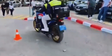 Yalova’da kimliğini unutan öğrencinin imdadına motosikletli jandarma yetişti