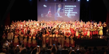 Altınköprü Halk Dansları Topluluğu, yeteneklerini sergiledi