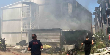 Kocaeli’nde şantiye deposunda yangın