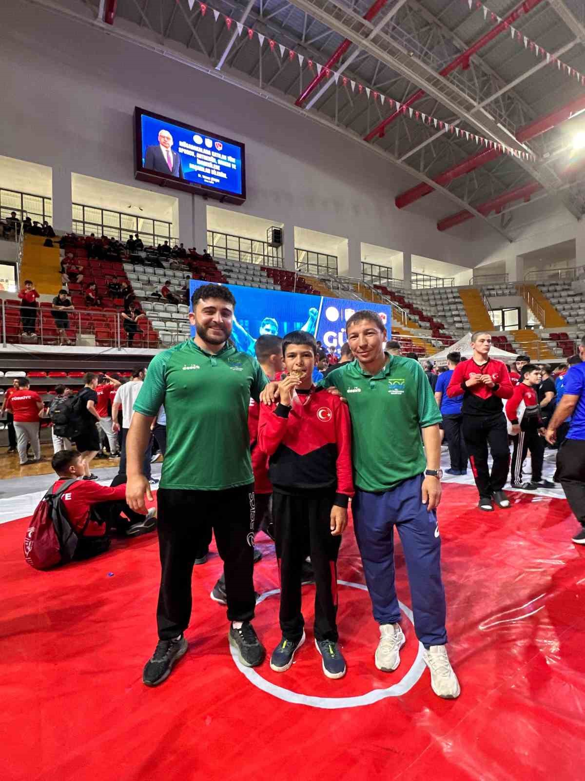 Büyükçekmeceli sporcu Süleyman Toprak Türkiye şampiyonu oldu