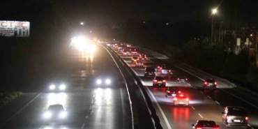Bayramın bitmesini beklemeyenler otoyolda akıcı yoğunluk oluşturdu