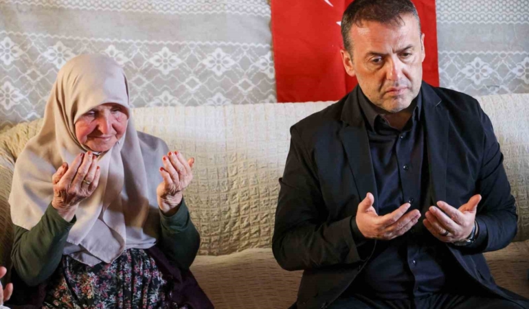 Vali Sözer’den şehit ailesine ziyaret
