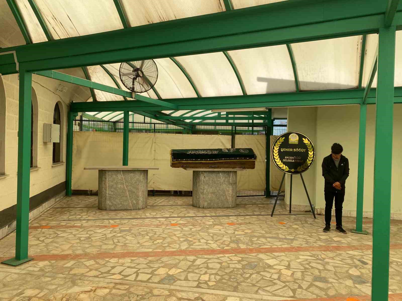 21 yaşındaki hastane çalışanı evinde ölü bulundu