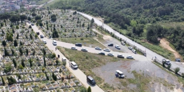 İstanbul’da bayramın ilk günü mezarlıklar ziyaretçilerle doldu