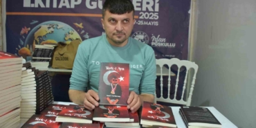 Gözleri görmüyor, kalemi hayata dokunuyor