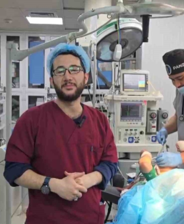 Gazze’ye gönüllü giden Türk doktor: "İsrail, oradaki hayatı bitirmek, yaralıların ölmesini hızlandırmak için hastanelere saldırıyor"