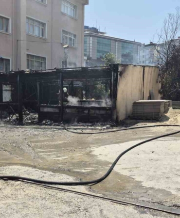 Esenyurt’ta öğrenci yurdunda korkutan yangın