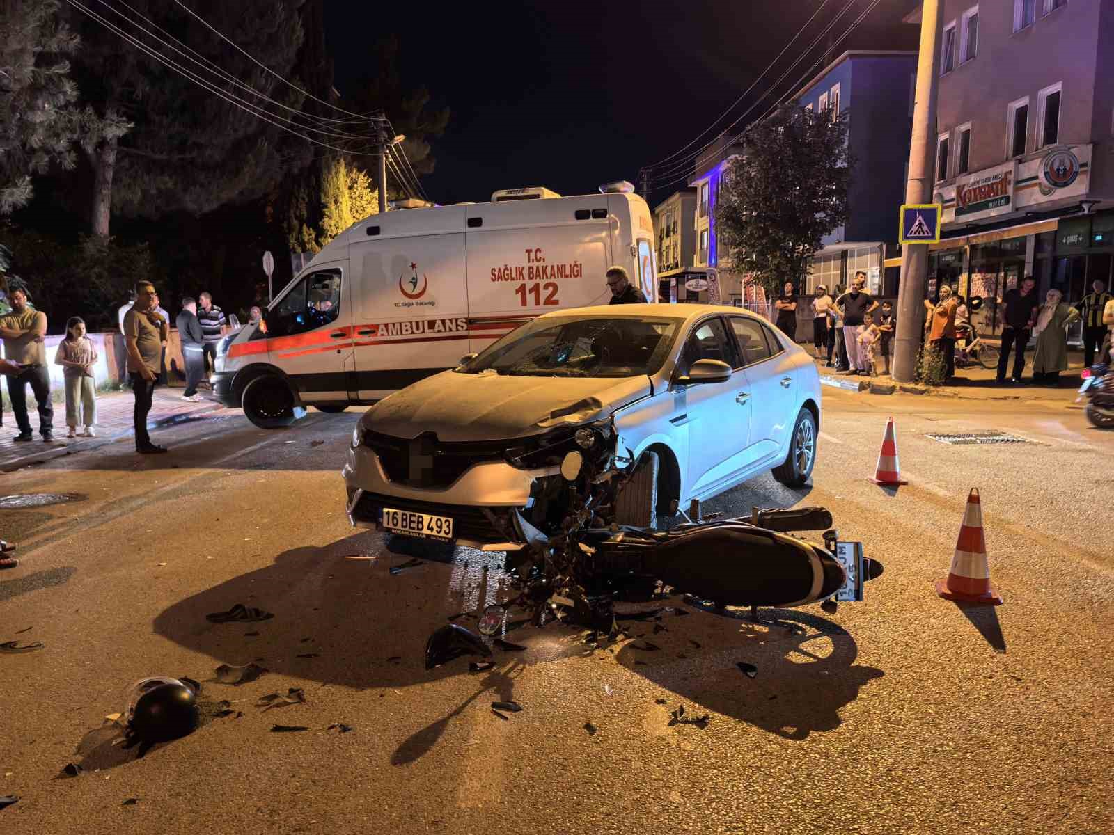 Otomobil ile motosiklet çarpıştı: 1 ağır yaralı