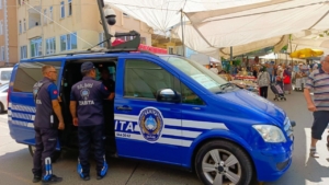 Silivri’de zabıta ekipleri halk sağlığı için sahada