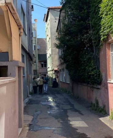 Eyüpsultan’da 2 katlı binada korkutan yangın