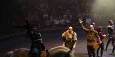 Bayramın 2’üncü günü ’Kuruluş Osman’ dizisinin çekildiği film platosuna turist akını