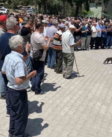 Tunceli’deki kazada hayatını kaybeden anneanne ve torun Çanakkale’de son yolculuklarına uğurlandı