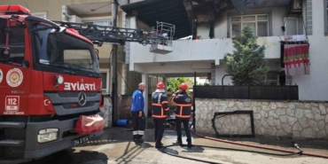 Alevlere teslim olan ev itfaiye ekiplerince söndürüldü