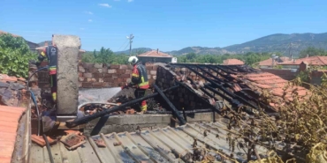 Burhaniye’de odunlukta çıkan yangın eve sıçradı