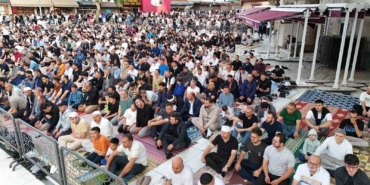 Eyüp Sultan Camiinde bayram namazı yoğunluğu