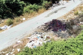 Arnavutköy’de hafriyat ve moloz dökülen sokak, çöplüğe döndü