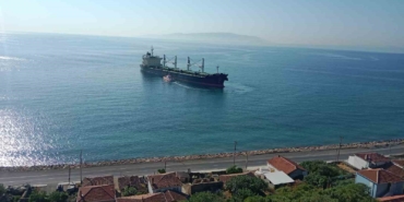 Tekirdağ’da yük gemisi karaya oturdu