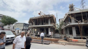 Başakşehir’de bir inşaatın duvarı, işçinin üzerine devrildi
