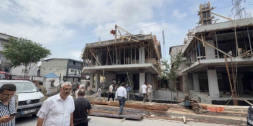 Başakşehir’de bir inşaatın duvarı, işçinin üzerine devrildi