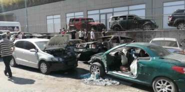 Ataşehir’de sanayi sitesinde yangın: Park halindeki araçlar alev alev yandı