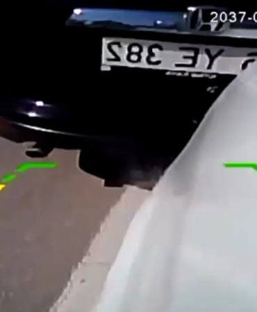 Mudanya Yolu’nda makas dehşeti...İki aracın karıştığı kaza kamerada