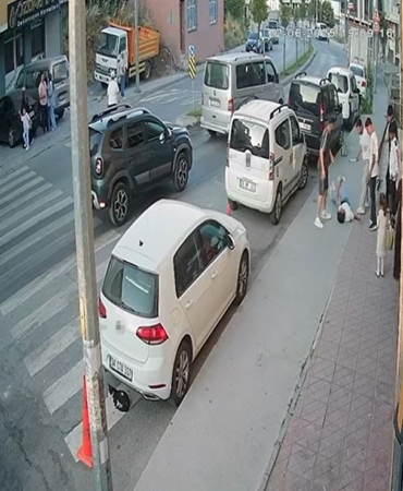 Arnavutköy’de bir gence sokak ortasında sopalı saldırı