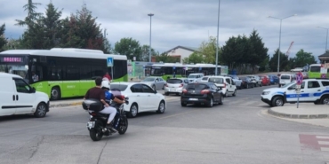 Zabıta ekipleri geç kalan öğrencileri sınava yetiştirdi