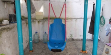 Gaziosmanpaşa’da özel çocuk Eren’in salıncak sevinci