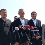 Görevden uzaklaştırılan İBB Başkanı Ekrem İmamoğlu’nun duruşması sonrası Özgür Özel açıklama yaptı