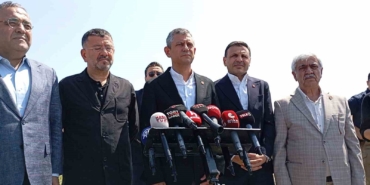 Görevden uzaklaştırılan İBB Başkanı Ekrem İmamoğlu’nun duruşması sonrası Özgür Özel açıklama yaptı