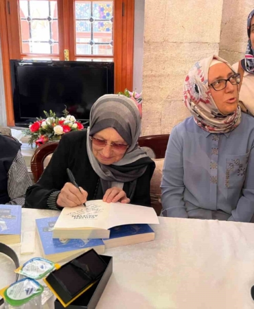Gönüllülüğe adanmış bir ömür kitap oldu: Dr. Gülsen Ataseven’in hikayesi okuyucuyla buluştu