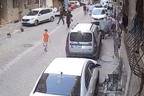 Yolda yürüyen kadın, hırsızın hedefi oldu; cebinden telefonu çalındı