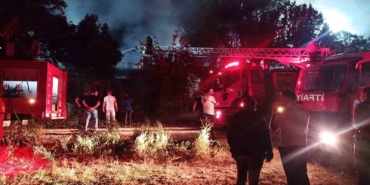 Osmaneli’de TCDD deposunda yangın