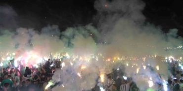 Böyle kutlama görülmedi, binlerce taraftar geceyi aydınlattı