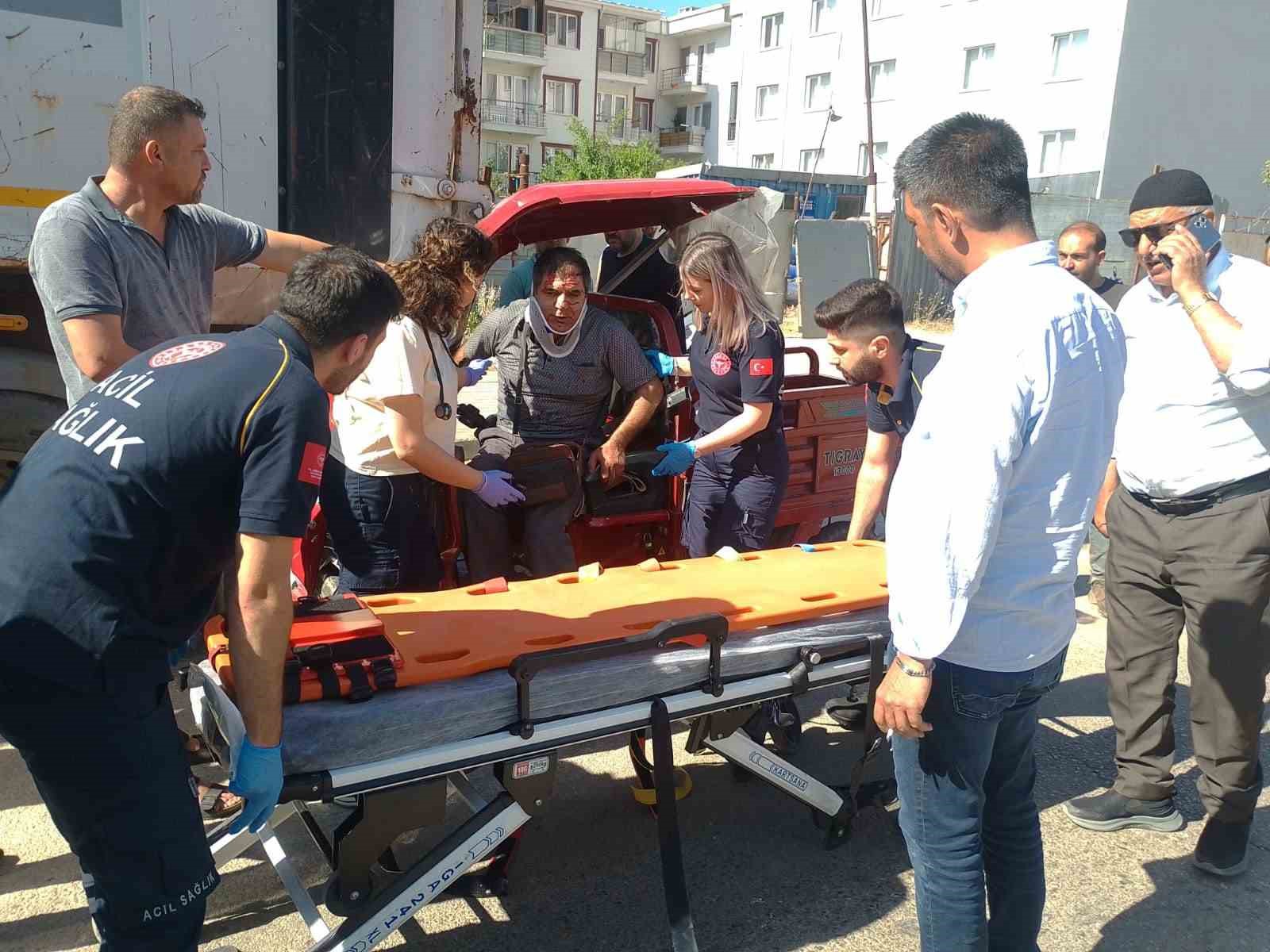 Elektrikli motosiklet tır dorsesine çarptı: 1 yaralı