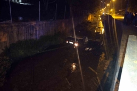 Beykoz’da kontrolden çıkan otomobil dereye uçtu: 1 yaralı