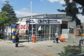 Kontrolden çıkan tır, güvenlik kulübesine çarptı: 1 yaralı