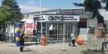 Kontrolden çıkan tır, güvenlik kulübesine çarptı: 1 yaralı