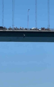 15 Temmuz Şehitler Köprüsü’nden atlayan bir kişi hayatını kaybetti