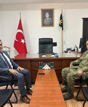 Kaymakam Memiş’ten Garnizon Komutanı Binbaşı Kaya’ya veda ziyareti