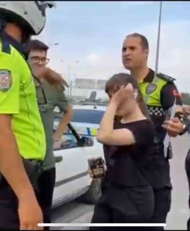 Sınava giderken araçları arızalandı, gözyaşlarına boğuldu